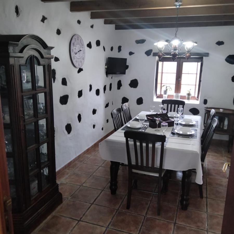 Lanzarote Casa Volcanica-Anclada Sobre La Lava Del Volcan Montana Blanca Bagian luar foto