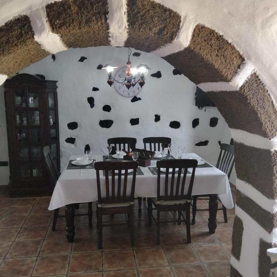 Lanzarote Casa Volcanica-Anclada Sobre La Lava Del Volcan Montana Blanca Bagian luar foto