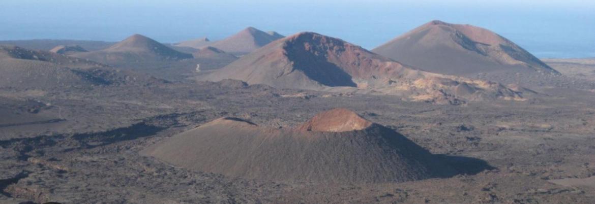 Lanzarote Casa Volcanica-Anclada Sobre La Lava Del Volcan Montana Blanca Bagian luar foto