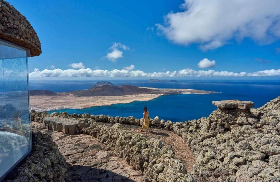 Lanzarote Casa Volcanica-Anclada Sobre La Lava Del Volcan Montana Blanca Bagian luar foto