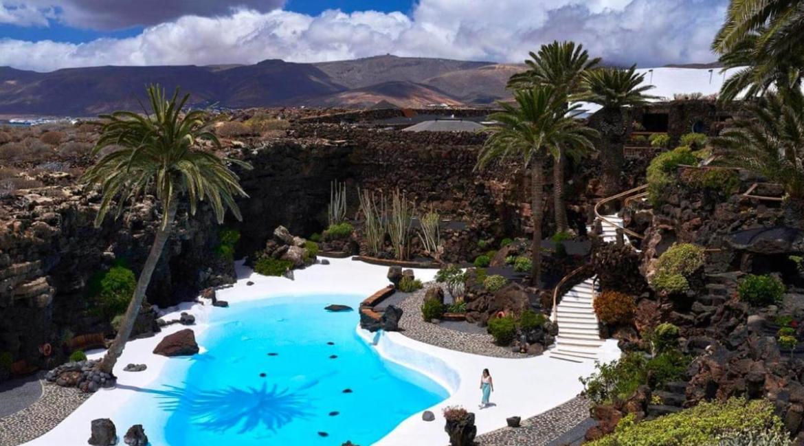 Lanzarote Casa Volcanica-Anclada Sobre La Lava Del Volcan Montana Blanca Bagian luar foto