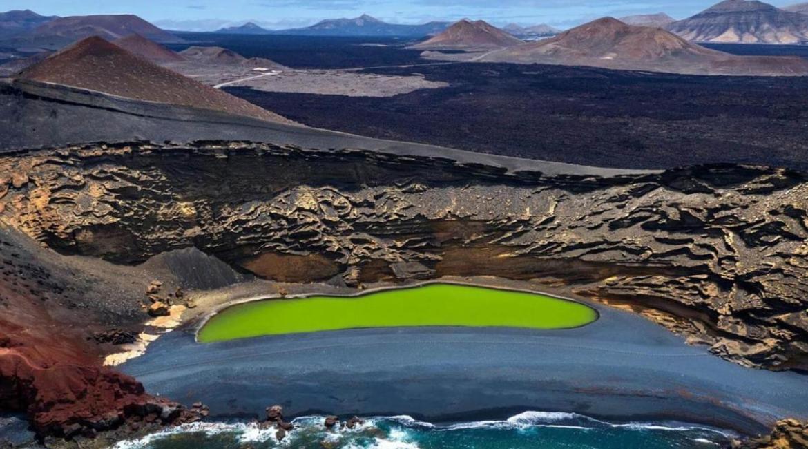 Lanzarote Casa Volcanica-Anclada Sobre La Lava Del Volcan Montana Blanca Bagian luar foto